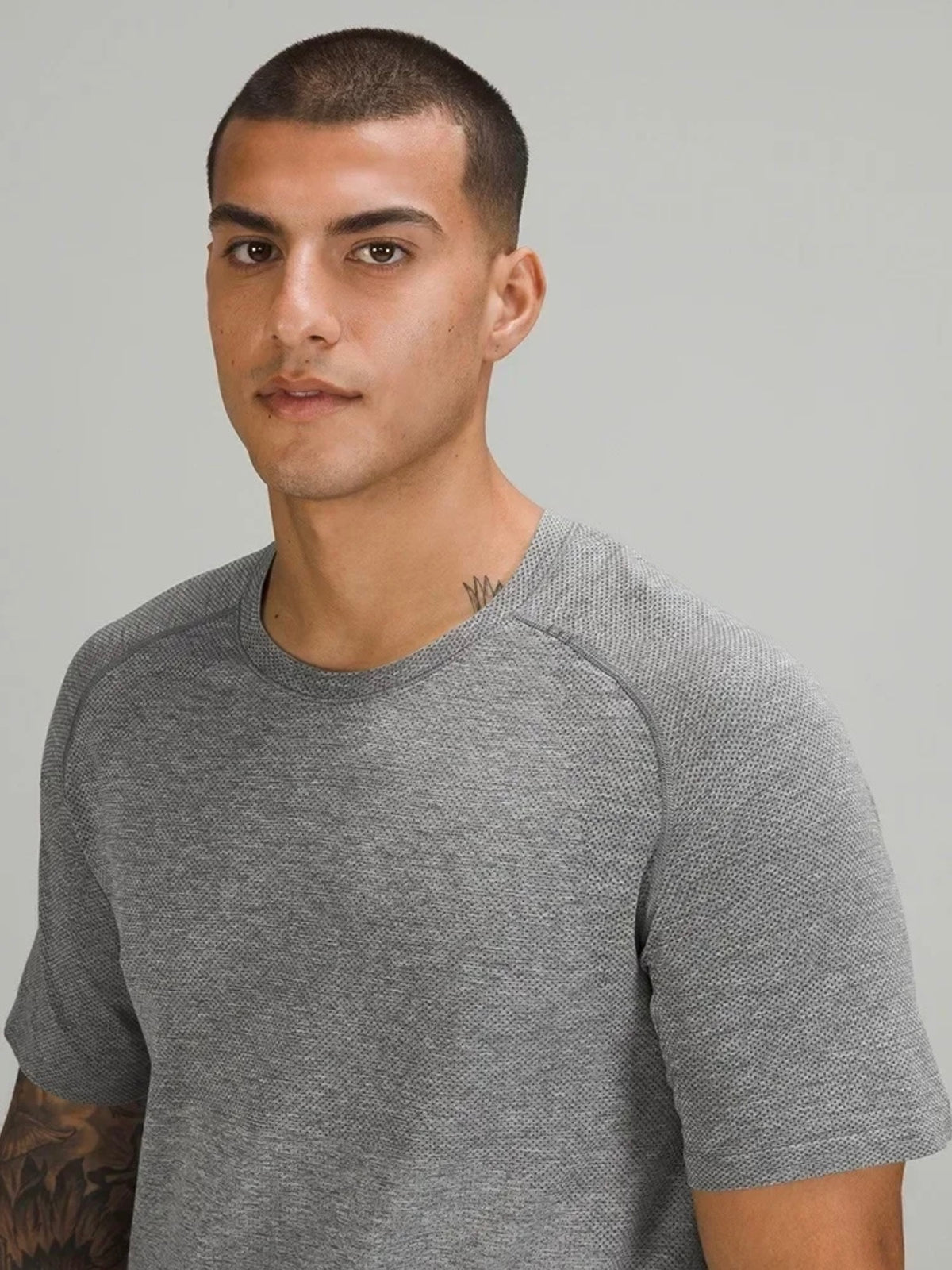 TECHFIT MEN'S WORKOUT T-SHIRT / ULTRA-BREATHABLE